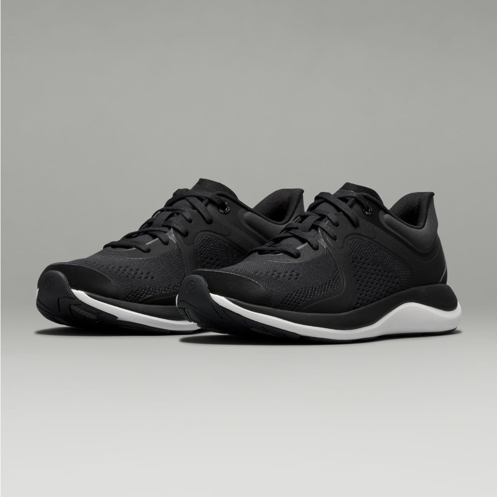 LULULEMON Chargefeel Low Women’s Sneakers in Black